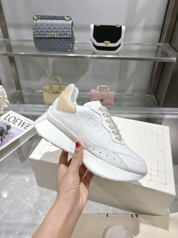 ALEXANDER MCQUEEN/亞歷山大麥昆 2025春夏新款Sprint運動情侶款 鞋側面飾有時尚個性字母seal Logo標誌 牛皮工藝 羊皮內裡 牛皮墊腳透氣防掉色. 原版1:1大底，最新精美全套包裝 另配有一幅鞋帶 35-45
