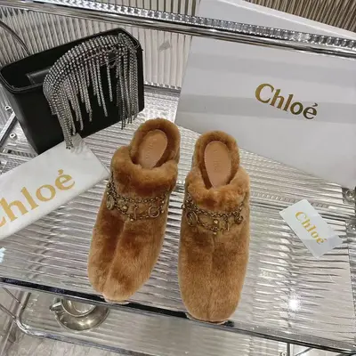 Chloe 2026真毛拖，全是溫柔掛，上腳直接顯貴氣💅真毛摸著軟fufu像擼貓🐱，腳感絕了！✨真皮大底走路超穩不打滑。
