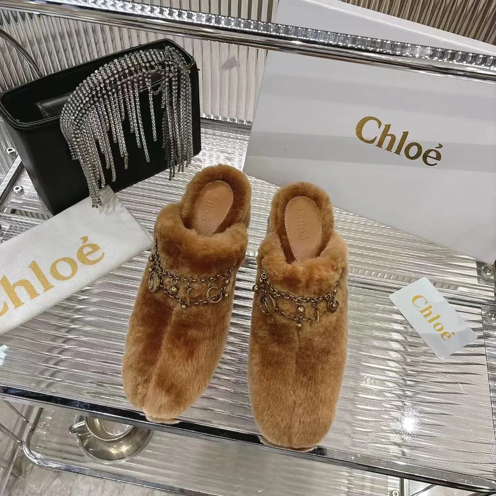 Chloe 2026真毛拖，全是溫柔掛，上腳直接顯貴氣💅真毛摸著軟fufu像擼貓🐱，腳感絕了！✨真皮大底走路超穩不打滑。