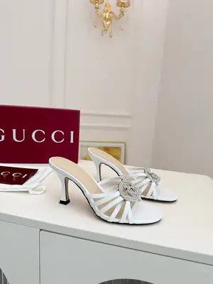 出廠價：570🌸 🌸Gucci2026早春雙G水鑽高跟拖鞋，跟高8.5釐米。34碼—43碼（34、35、43不退換）真皮大底+40