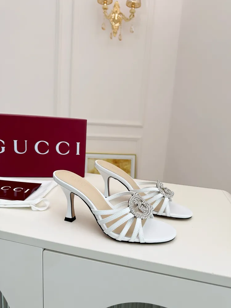 出廠價：570🌸 🌸Gucci2026早春雙G水鑽高跟拖鞋，跟高8.5釐米。34碼—43碼（34、35、43不退換）真皮大底+40