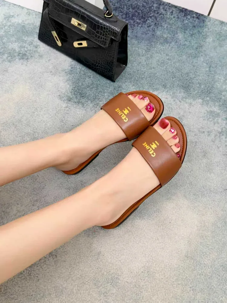 CELINE 賽琳2026新品  穆勒鞋，混種羊皮拖鞋，凱旋門logo真皮大底涼鞋，35-41出廠p590