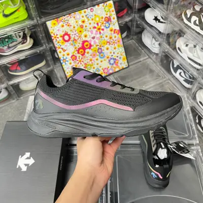 放店💰650 ＃總裁同源版 迪桑特 黑色 DESCENTE CHRON RACER 舒適百搭 防滑耐磨 低幫 生活休閒鞋