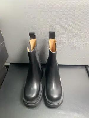 特價550不退不換，牛皮面，牛皮裡，35、36標準尺碼，