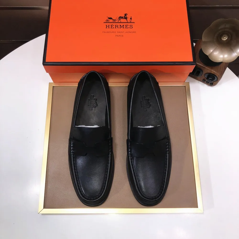 工廠💰【愛馬仕 HERMES】（牛皮內裡）🍀義大利頂級奢侈🍀他不追求新奇的款式和華麗的色彩，以其完美無瑕、優雅、經典的風格吸引著成功男士的青睞正裝皮鞋 這款非常非常舒適，簡潔穩重的款式讓您輕鬆搭配任何風格！版型絕對原版套楦1:1精製，