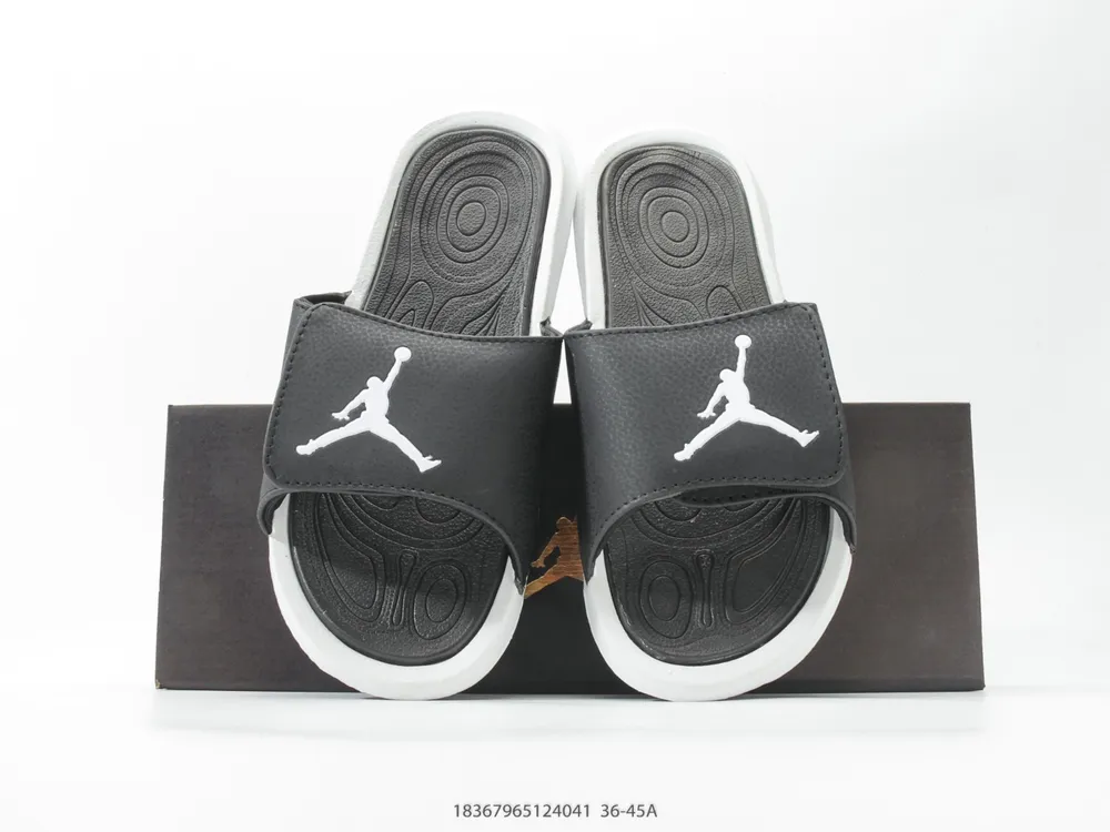 喬丹AIR JORDAN HYDRO XIII RETRO 運動拖鞋 夏季沙灘拖鞋 魔術貼 休閒居家涼拖鞋 EVA 車縫線一字拖鞋 Jordan Hydro XIII Retro 拖鞋採用支撐出眾的柔軟泡綿，搭配紋理鞋床，塑就舒適自如的邁步