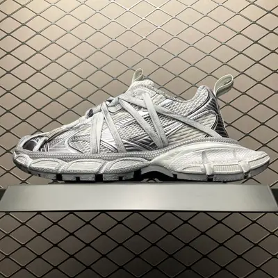 純原Balenciaga 巴黎世家 3XL Extreme Laces B 復古老爹鞋 官方全套配件鞋盒 鞋帶 防塵紙配套齊全 尺碼：35 36 37 38 39 40 41 42 43 44 45 46 注意：偏大一碼 編號：50IFTU