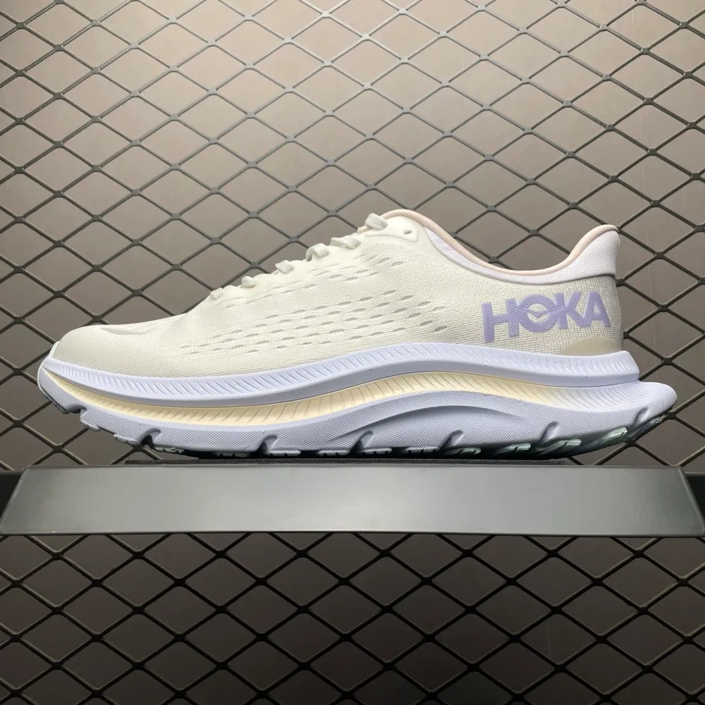 💰530   Hoka One One Kawana 卡瓦娜 超輕厚底網面輕量跑步鞋 1123164 尺碼： 36 36.5 37 38 38.5 39 40 40.5 41 42 42.5 43 44 44.5 45 編號：24UEFF