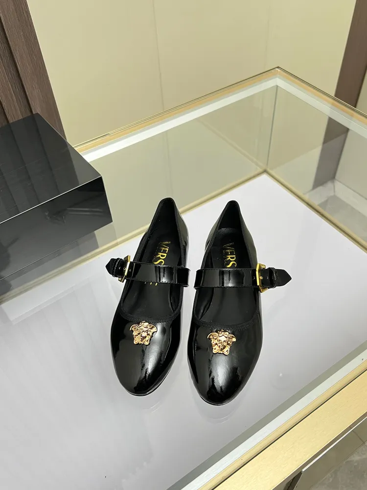 P600，碼數：35-41碼，可定做42碼