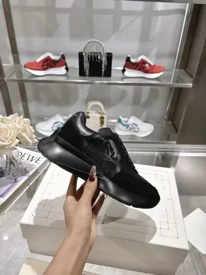 ALEXANDER MCQUEEN/亞歷山大麥昆 春夏男Sprint運動情侶款 鞋側面飾有時尚個性字母seal Logo標誌 內裡網 牛皮墊腳，不脫層不褪色，最新精美全套包裝 另配有一幅鞋帶 35-45