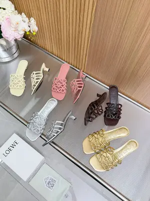 P580（皮底定製+40）羅意威2026夏日度假系列新色持續預熱中。特推出小貓跟，配上連衣裙去度假⛱️太仙了。
