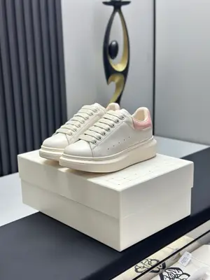 出廠¥💰670（🥇頂級版本🥇）。 全新升級經典麥坤小白鞋，