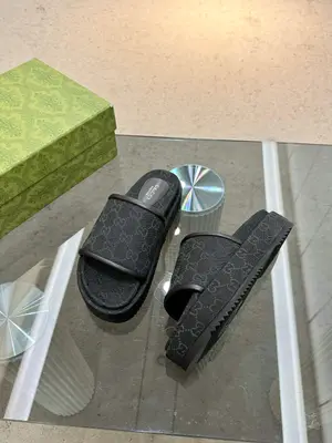 🔥【p590】全年出貨，】古馳Gucci最新限量厚底拖鞋 。頂級品質發售 購入正品開發 . 材質.工藝與原版一致