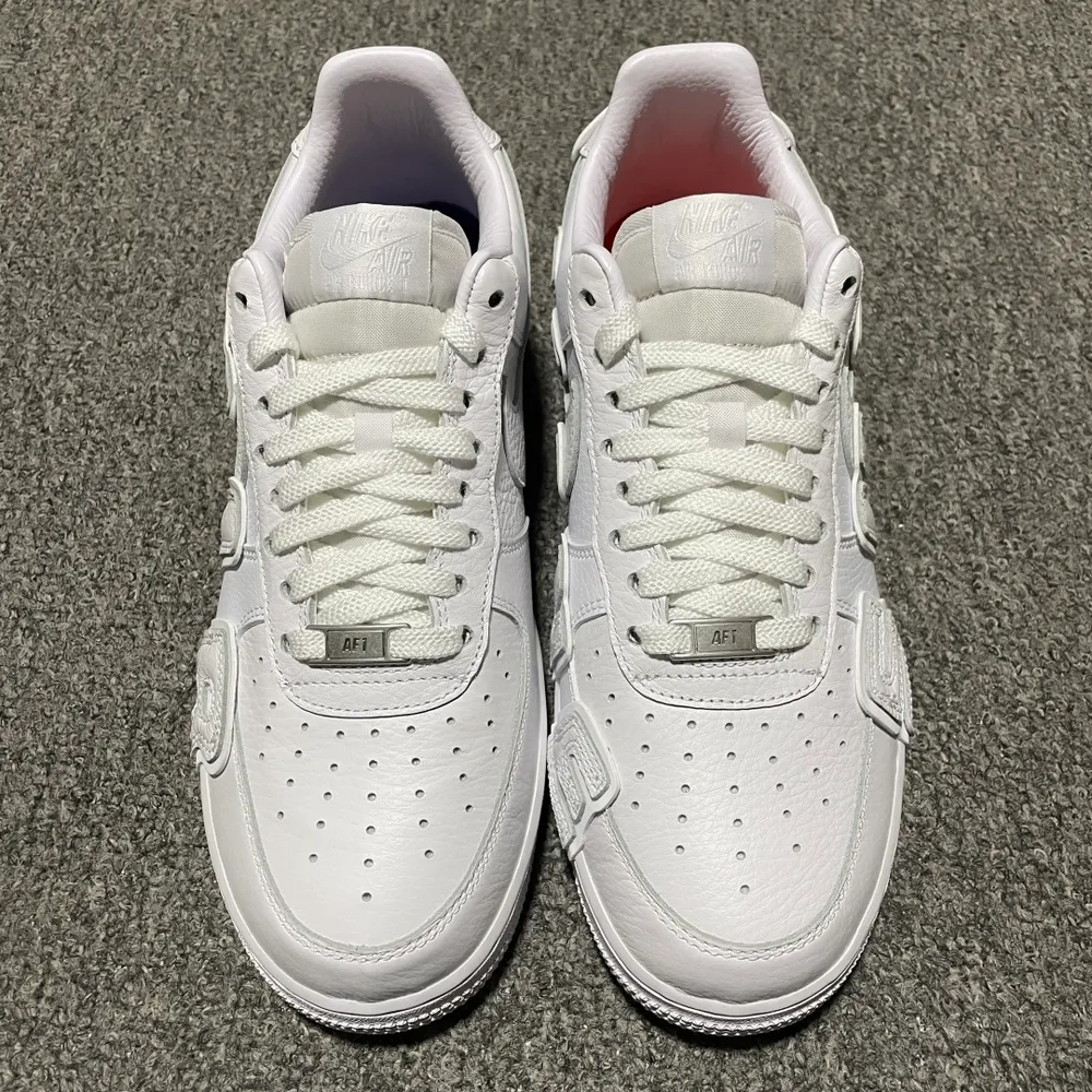 純原 CPFM x NK Air Force 1 Low 聯名款空軍一號低幫休閒板鞋 FQ7069-100 市售最高版本 整鞋從反口裡到鞋面均為原廠皮料打造 原鞋原楦頭紙板開發 高階外貿零售專供品質 全方位細節到位 尺碼：36 36.5 3