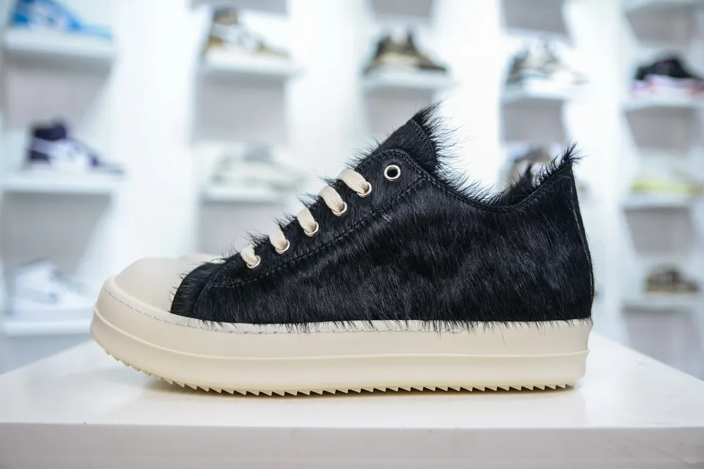 莞產純原 RO歐文斯Rickowens 主線高幫 經典西瓜頭款式“RO西瓜頭馬毛” 水染粒面小牛皮材質，和針車間距都是極致還原！頂級頭層的小牛皮，質感無敵，奢侈品的觸感！定製品牌logo的拉鏈！超大一比一規格禮盒裝，重達3斤以上，外加定製歐