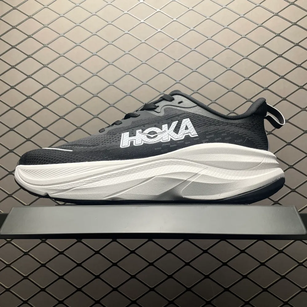 💰550 純原Hoka M Skyflow 超輕厚底輕量跑步鞋 1155111 市售最高品質 原版開發 正確後跟細節 區別市面通貨版本 尺碼： 36 36.5 37 38 38.5 39 40 40.5 41 42 42.5 43 44 