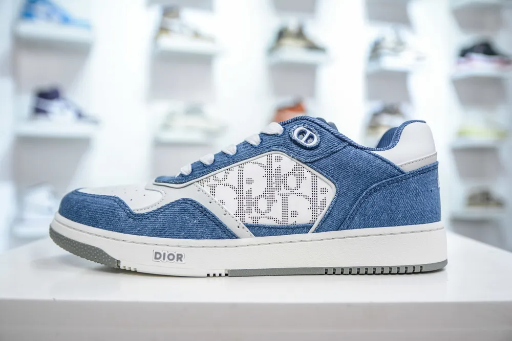 Dior迪奧B27系列 經典奢侈品休閒運動板鞋 頂級禮盒代購版本 市面為數不多的“真正原鞋拆解開發” 選材耗時就半個多月 進口原廠皮料 無色差細節拉滿 敢與AJ大迪奧相媲美由義大利工坊匠心打造，黃俊捷、林一等各大明星、網紅博主爭先上腳且全國