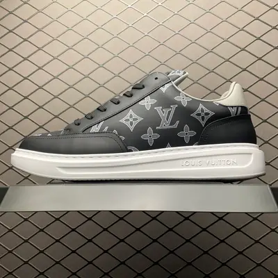 Louis Vuitton LV 路易威登 Beverly Hills 低幫休閒板鞋 海淘代購同渠道品質 高階零售 外貿充正專供 原版購入開發 ZP級全套包裝 完美楦型 正確卡色 大底TPU 質感媲美原版 細節與原版一致 請注意區分市面通貨