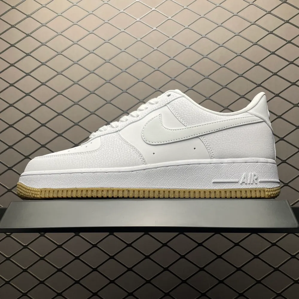 💰550 純原NK Air Force 1 Low 空軍一號低幫休閒板鞋 FN6326-100 原廠衝刀皮料切割乾淨 無任何毛邊 打造純正空軍 全掌內建蜂窩氣墊 原盒配件 原廠中底鋼印、拉幫完美 全套原楦原模傾力打造完美版型 尺碼：36 
