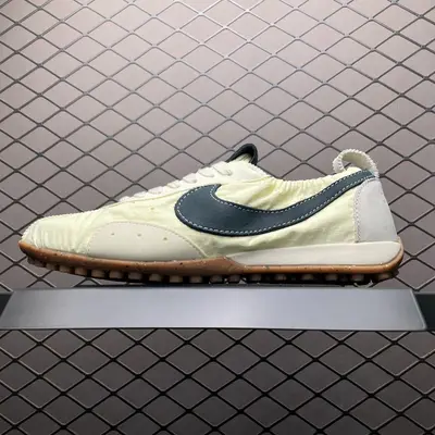 💰579 純原Jacquemus x NK Moon Shoe SP 網紅薄底低幫生活休閒鞋 HV8547-700 鞋面採用柔軟的尼龍材質與麂皮拼接，精緻的低幫芭蕾舞鞋造型相當符合當下的薄底鞋審美，鞋舌、鞋墊和外底位置加入了Jacquem