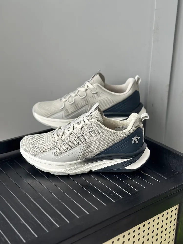 迪桑特💰730🉐 RUNNING系列   Enzrzite Lavitate 2.0 Knit  休閒舒適 防滑減震  低幫跑步鞋  男女同款  灰色