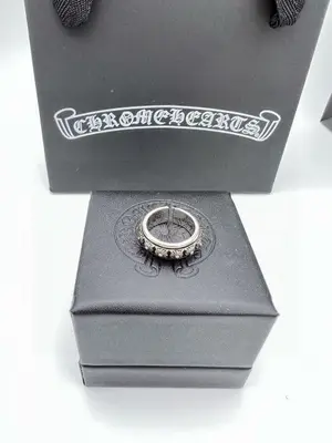 💰480 Chrome Hearts克羅心開口戒指，復古黑環十字花。
