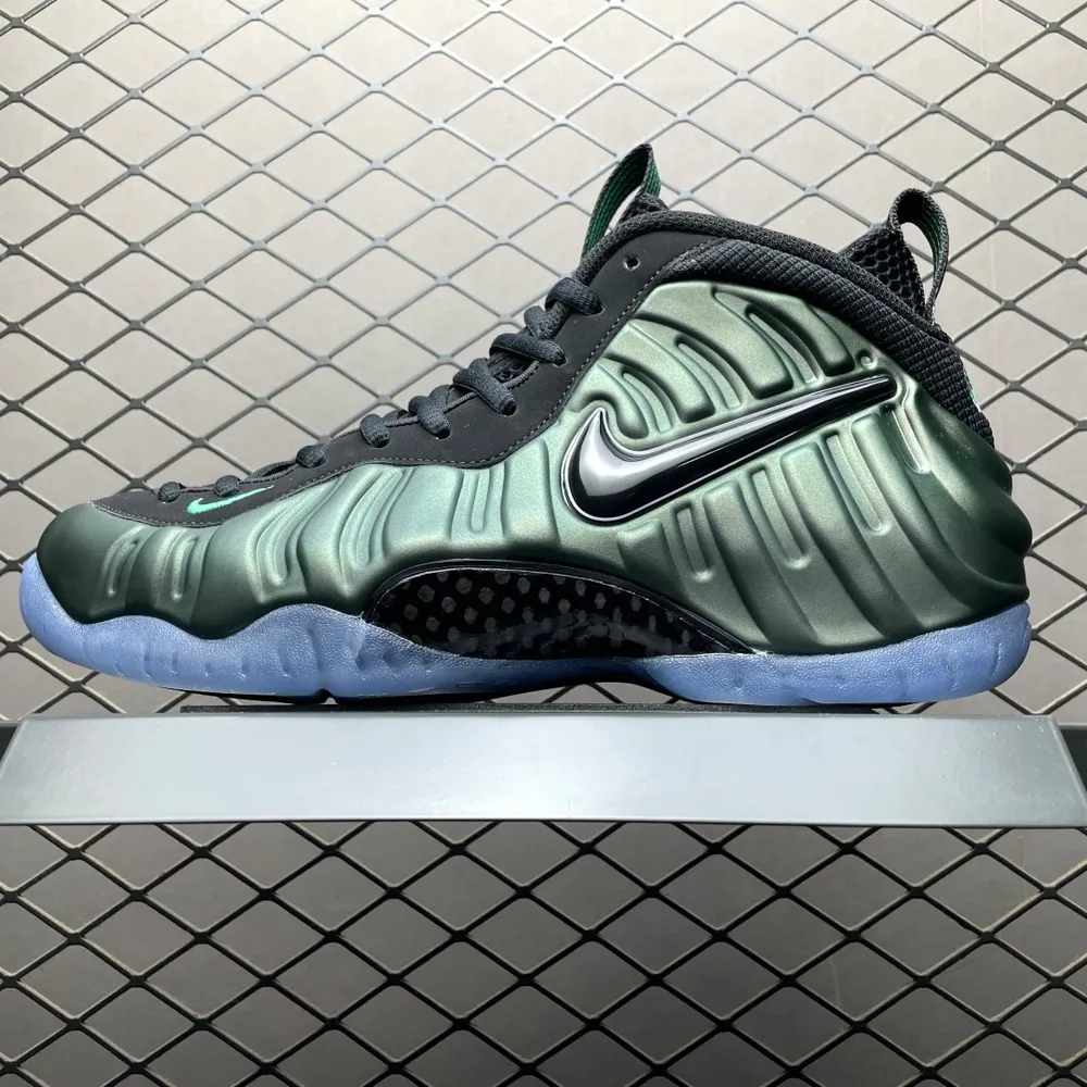NK Air Foamposite One 市售最強品質 莞產頂級品質 松綠噴 噴泡 HF0794-300 內建Zoom氣墊 鞋型發泡360度無死角 中底完美注膠 原廠碳纖維加持 尺碼：40 40.5 41 42 42.5 43 44 44