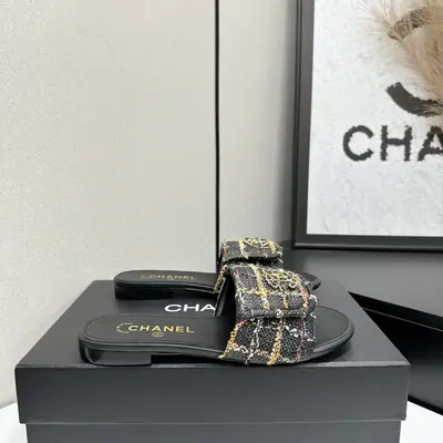 26Ss新款Chanel香奈兒粗花呢編織布書包扣一字粗跟中跟拖鞋