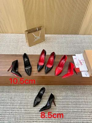 全年出貨💝Christian Louboutin CL👠 經典款《💎牛漆皮💎系列》高貴奢華 真真正正的blingbling✨ 真材實料 、所有都由版師全鞋訂製、材料更是採用原版定製材料 做到了原版的味道 6個顏色選擇💍