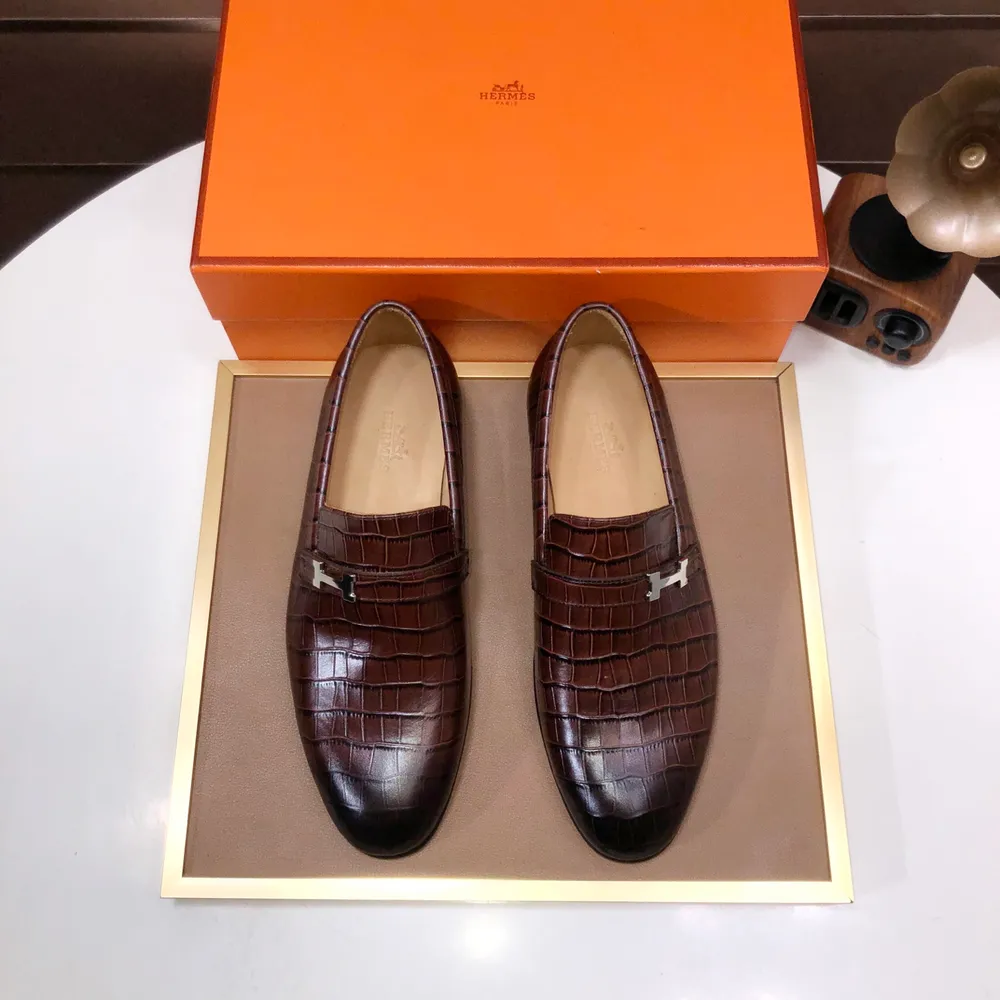 工廠💰【愛馬仕 HERMES】（牛皮內裡）🍀義大利頂級奢侈🍀他不追求新奇的款式和華麗的色彩，以其完美無瑕、優雅、經典的風格吸引著成功男士的青睞正裝皮鞋 這款非常非常舒適，簡潔穩重的款式讓您輕鬆搭配任何風格！版型絕對原版套楦1:1精製，