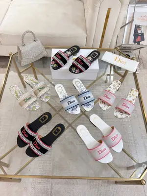 迪奧2026早春拖鞋新款  刺繡工藝 時尚耐看  碼數 35-43  出廠價560 真皮底+40