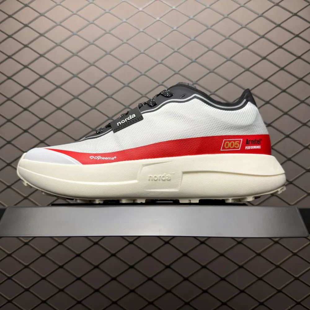 外貿熱款專供 Norda 諾達 005 Sneaker 網面越野跑步鞋 加拿大高階品牌 官方售價281K+ 運動通勤皆宜 非常時尚小眾且具有功能性的一款跑鞋 尺碼：36 36.5 37.5 38 38.5 39 40 40.5 41 42 