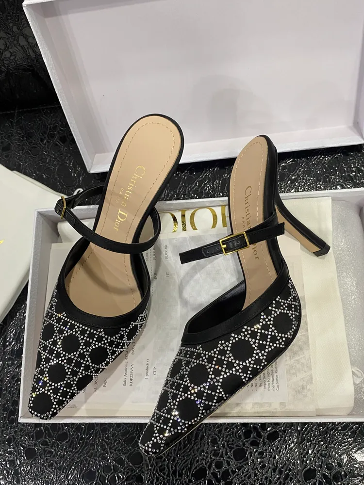 ￼ Dior 25 新品真絲水鑽藤格紋高跟鞋