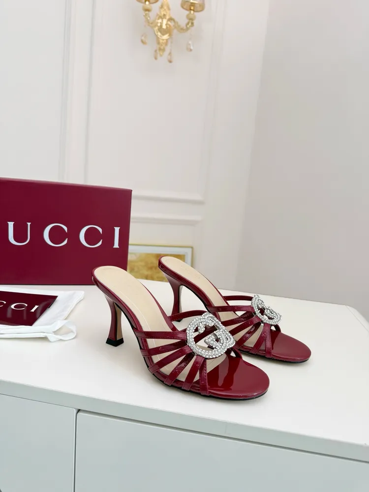 出廠價：570🌸 🌸Gucci2026早春雙G水鑽高跟拖鞋，跟高8.5釐米。34碼—43碼（34、35、43不退換）真皮大底+40