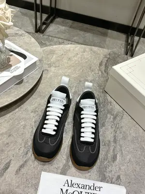 AlexanderMcQueen 麥昆26早春新品情侶款低幫運動鞋德訓鞋✔️✔️p640