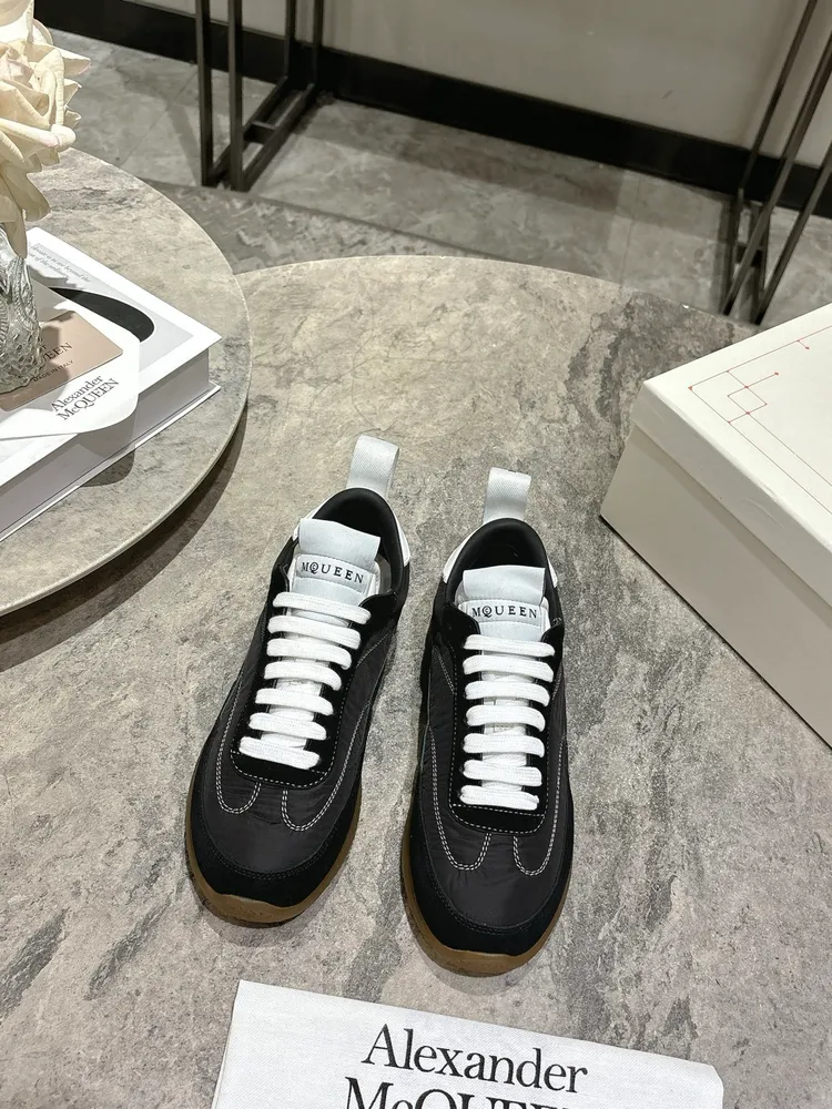 AlexanderMcQueen 麥昆26早春新品情侶款低幫運動鞋德訓鞋✔️✔️p640