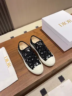 P640元 2026年Dior新款網紗刺繡女鞋爆爆🔥🔥