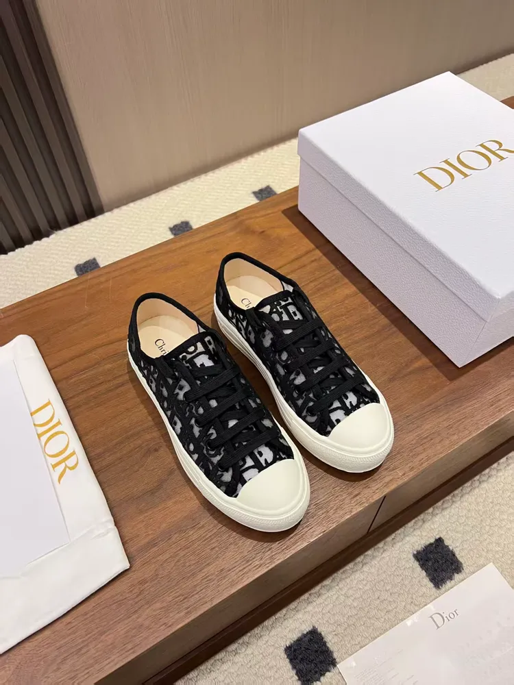 P640元 2026年Dior新款網紗刺繡女鞋爆爆🔥🔥
