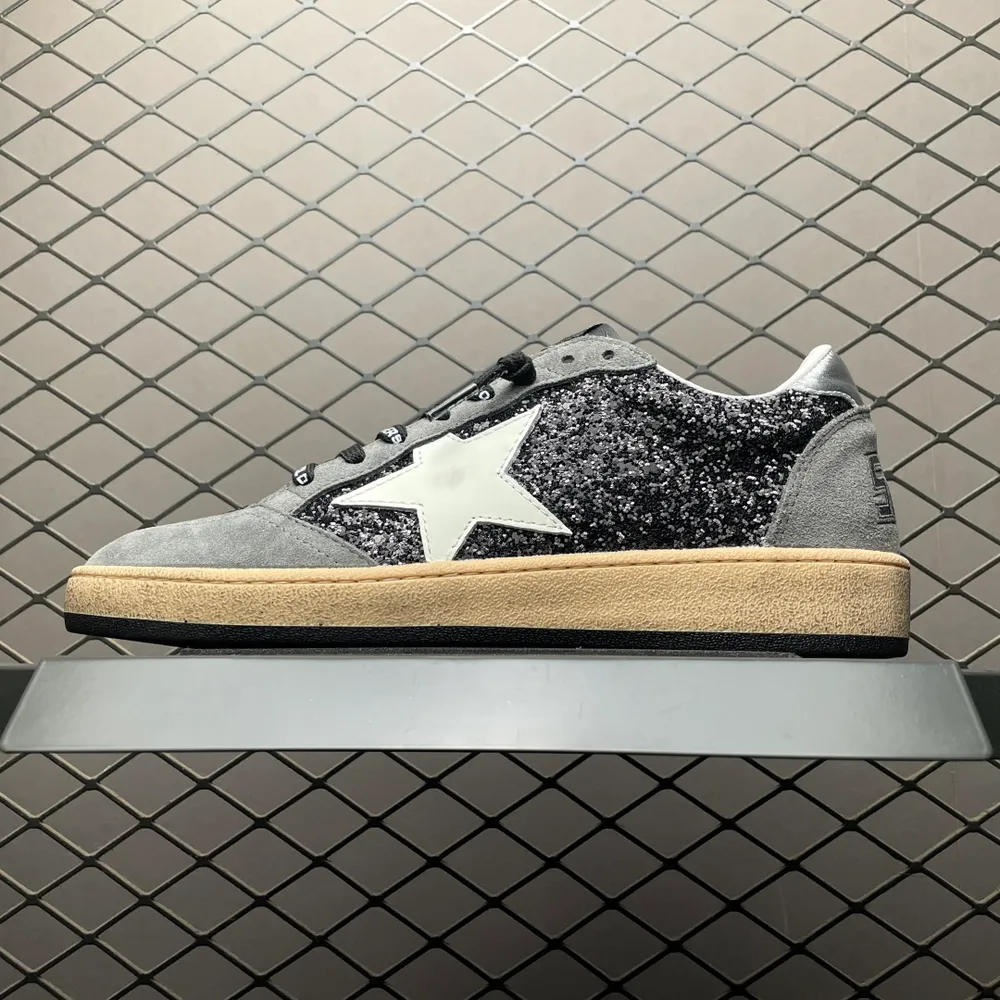 Golden Goose 低幫休閒板鞋 GGDB小髒鞋 海淘代購同渠道品質 高階零售 外貿充正專供 原版購入開發 ZP級全套包裝 完美楦型 正確卡色 大底 質感媲美原版 女鞋尺碼：36 37 38 39 40 男鞋尺碼：40 41 42 4
