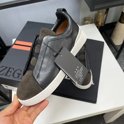 p670 ERMENEGILDO ZEGNA 傑尼亞男鞋 COUTURE Triple Stitch 運動鞋限量款 Triple Stitch 是一款精緻的休閒鞋履，飾有標誌性三重交叉鬆緊細節，靈感源於三重手縫線跡造型，彰顯了傑尼亞的悠久傳