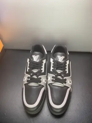 特價600。不退不換，男款44/1，45/1
