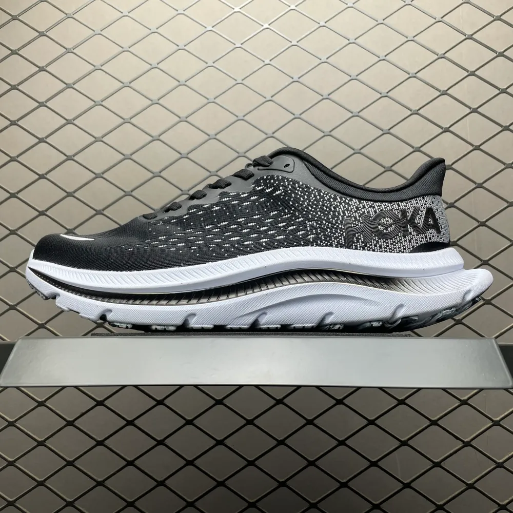 💰530   Hoka One One Kawana 卡瓦娜 超輕厚底網面輕量跑步鞋 1123163 尺碼： 36 36.5 37 38 38.5 39 40 40.5 41 42 42.5 43 44 44.5 45 編號：24UEFF