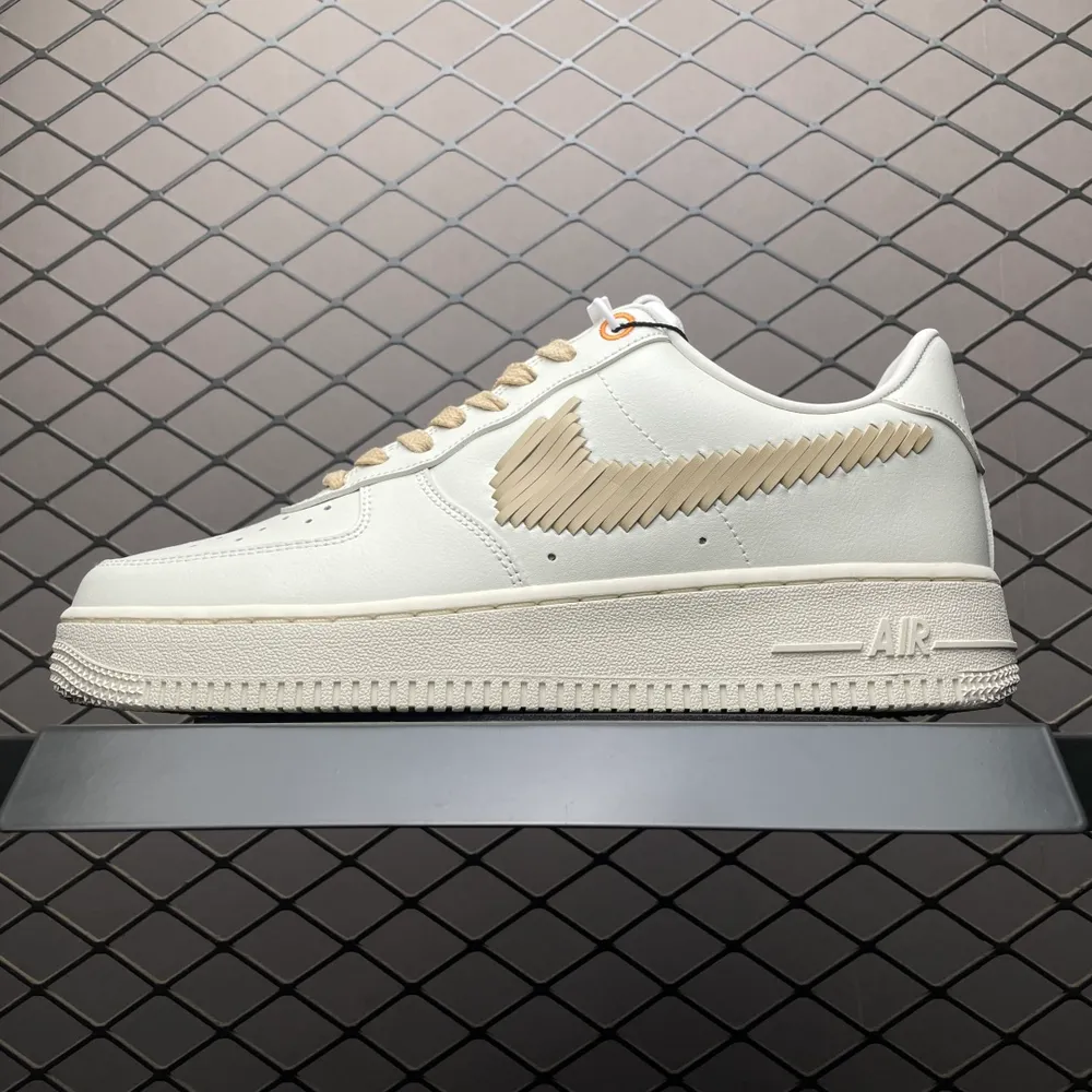 💰560 純原NK Air Force 1 空軍一號休閒板鞋 IR7011-121 尺碼：36 36.5 37.5 38 38.5 39 40 40.5 41 42 42.5 43 44 44.5 45 編號：25TDEF51