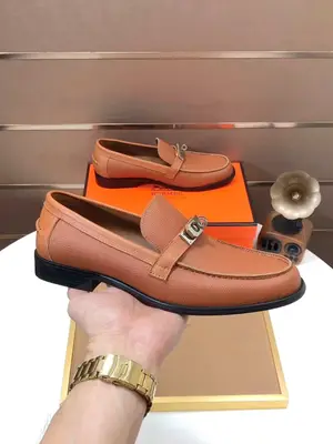 工廠💰【愛馬仕 HERMES】（牛皮內裡）🍀義大利頂級奢侈🍀他不追求新奇的款式和華麗的色彩，以其完美無瑕、優雅、經典的風格吸引著成功男士的青睞正裝皮鞋 這款非常非常舒適，簡潔穩重的款式讓您輕鬆搭配任何風格！版型絕對原版套楦1:1精製，