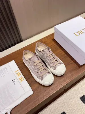 P640元 2026年Dior新款網紗刺繡女鞋爆爆🔥🔥