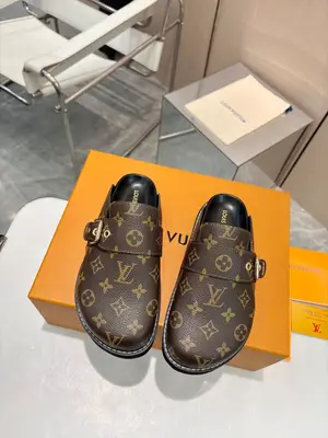 女p640  男p650✨ LV 經典情侶款包頭拖鞋 | 一步踏入法式慵懶 ✨
