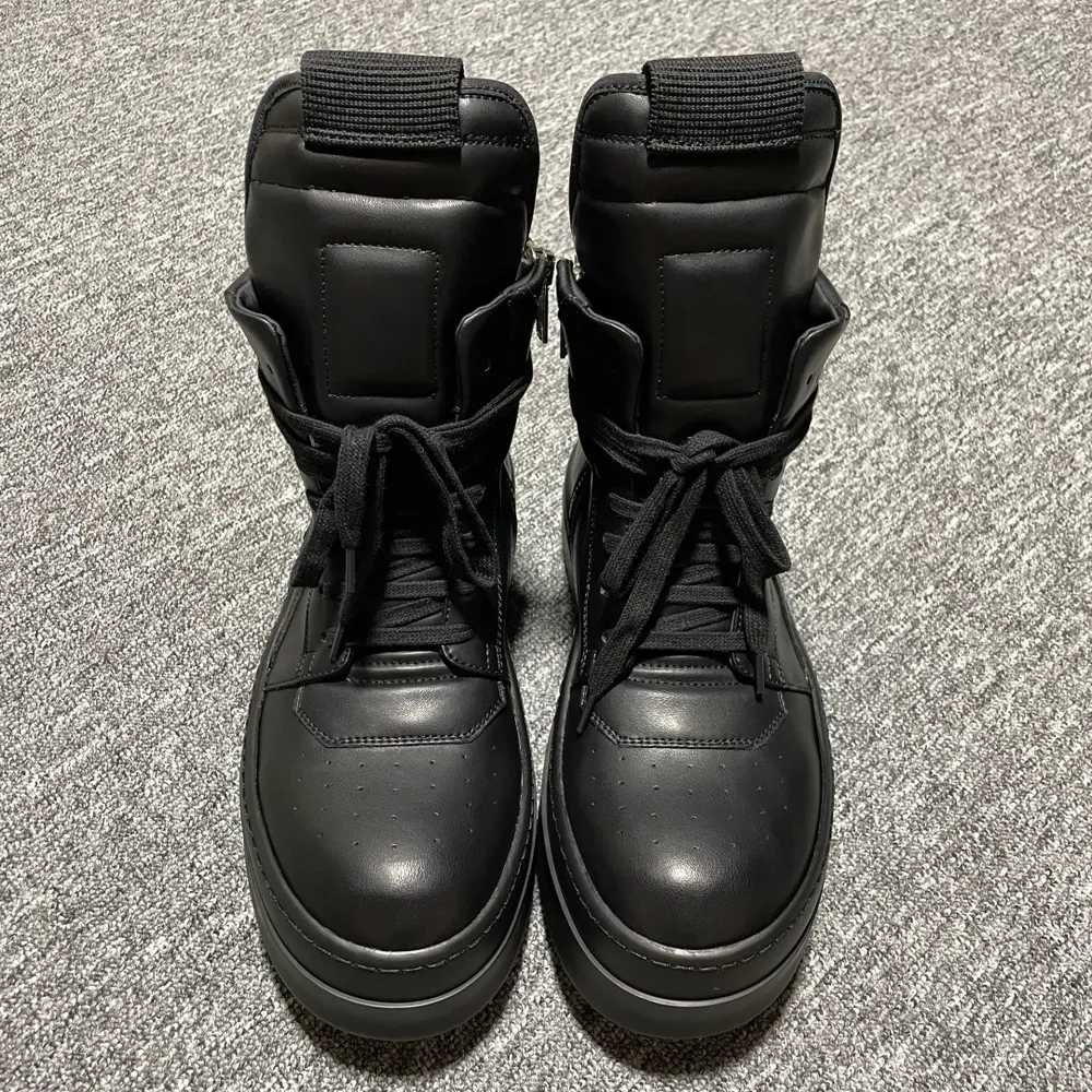 純原 Rick Owens 瑞克 歐文斯  高街經典休閒板鞋 配置天地蓋硬實禮盒(附贈棉布託購物袋一個)升級原楦原紙版開發版型 牛皮革鞋面材質 小羊真皮內襯 全新資料開發奶香型TPU鋸齒紋耐磨橡膠鞋底 尺碼：36 37 38 39 40 4