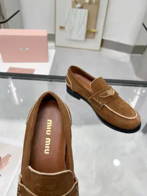 MiuMiu 24FW 走秀金幣樂福鞋