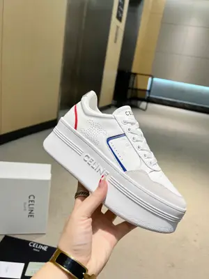 p660 🇫🇷CELINE24早春賽琳TRAINER！CT-10升級版低邦牛皮革繫帶運動鞋；時尚輕鬆又高階，無論是通勤還是出遊統統都Hold住！明星同款@時尚百搭、舒適度極佳😄原板刻復！面料🐄牛皮/牛反絨，內裡透氣網格、橡膠防滑大底