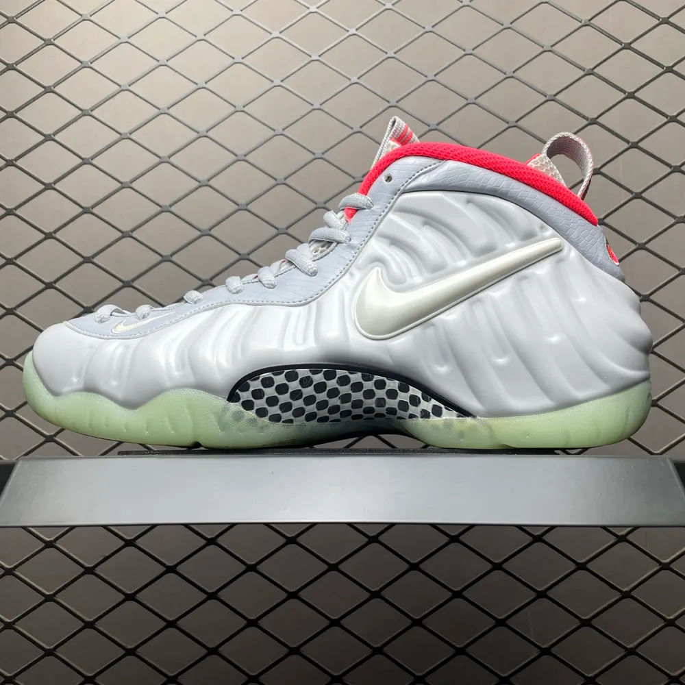 NK Air Foamposite One 市售最強品質 莞產頂級品質 椰子噴 噴泡 616750-003 內建Zoom氣墊 鞋型發泡360度無死角 中底完美注膠 原廠碳纖維加持 尺碼：38.5 39 40 40.5 41 42 42.5 